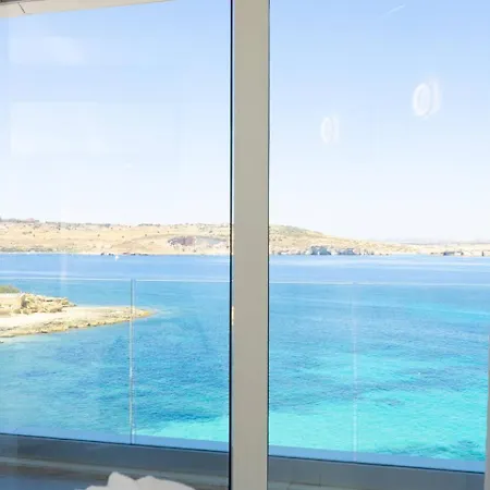 Ivory Seafront With Views!- Fl 9 By Homely