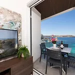 Ivory Seafront With Views!- Fl 9 By Homely *