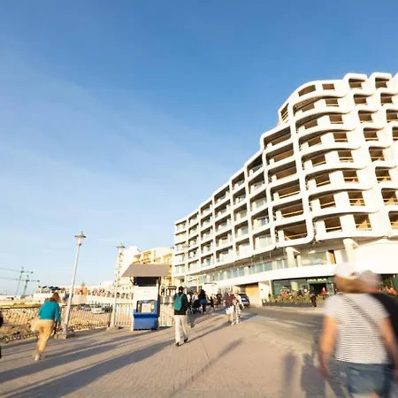 Ivory Seafront With Views!- Fl 9 By Homely Apartment *