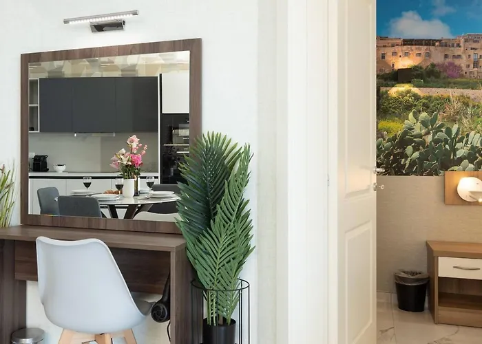 Ivory Seafront With Views!- Fl 9 By Homely *