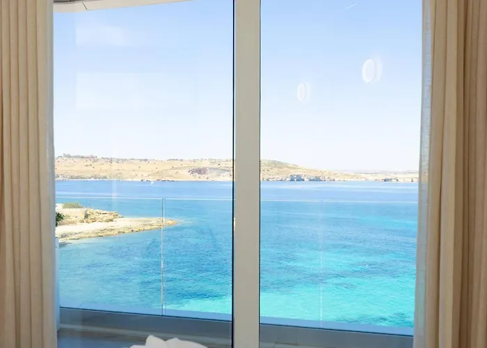 Ivory Seafront With Views!- Fl 9 By Homely