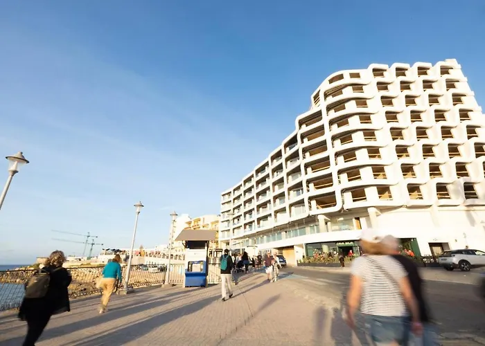 Ivory Seafront With Views!- Fl 9 By Homely Appartement *