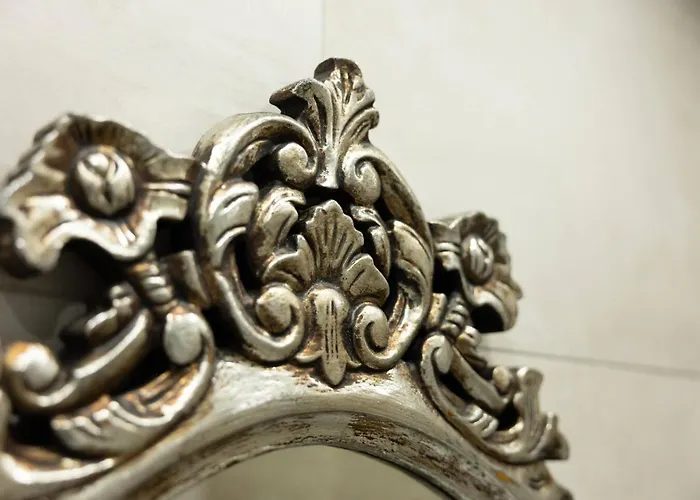 Ivory Seafront With Views!- Fl 9 By Homely