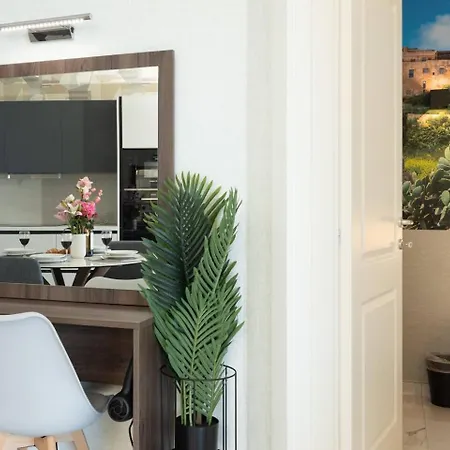 Ivory Seafront With Views!- Fl 9 By Homely *