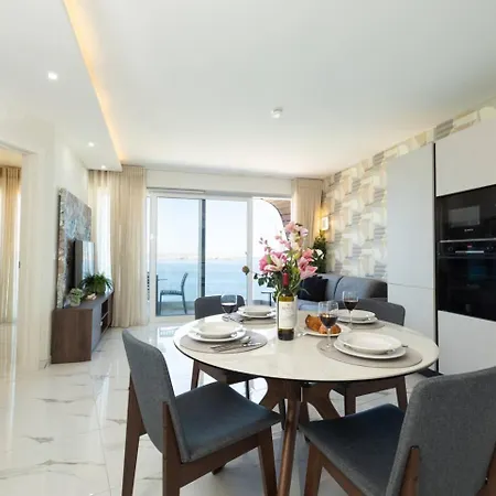 Ivory Seafront With Views!- Fl 9 By Homely *